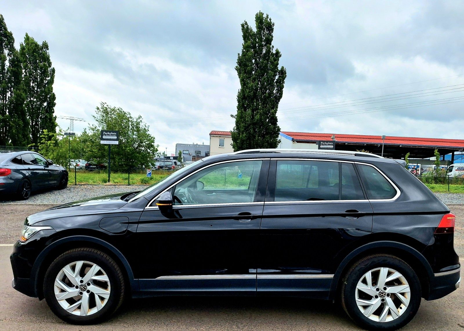 Volkswagen Tiguan - 1