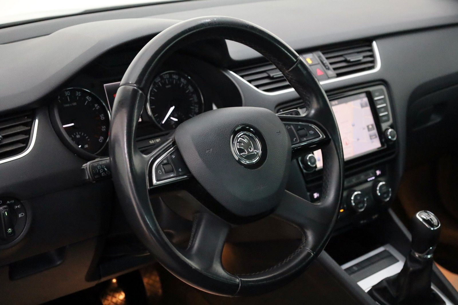 Fahrzeugabbildung SKODA Octavia Combi Elegance,T.Leder,Navi,Xenon,Alu+WR