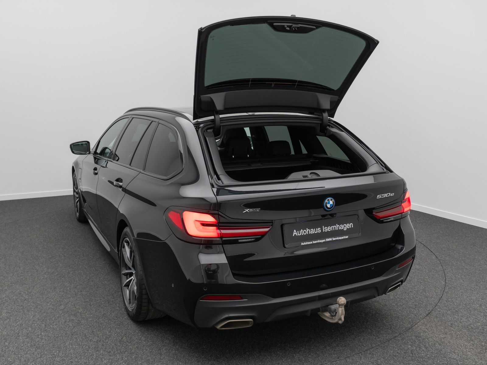 Fahrzeugabbildung BMW 530e xD M Sport DAB H/K HUD Panorama Laser AHK
