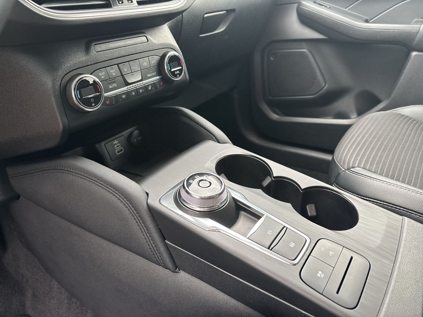 Fahrzeugabbildung Ford Kuga Hybrid Titanium X Navi Digitales Cockpit So
