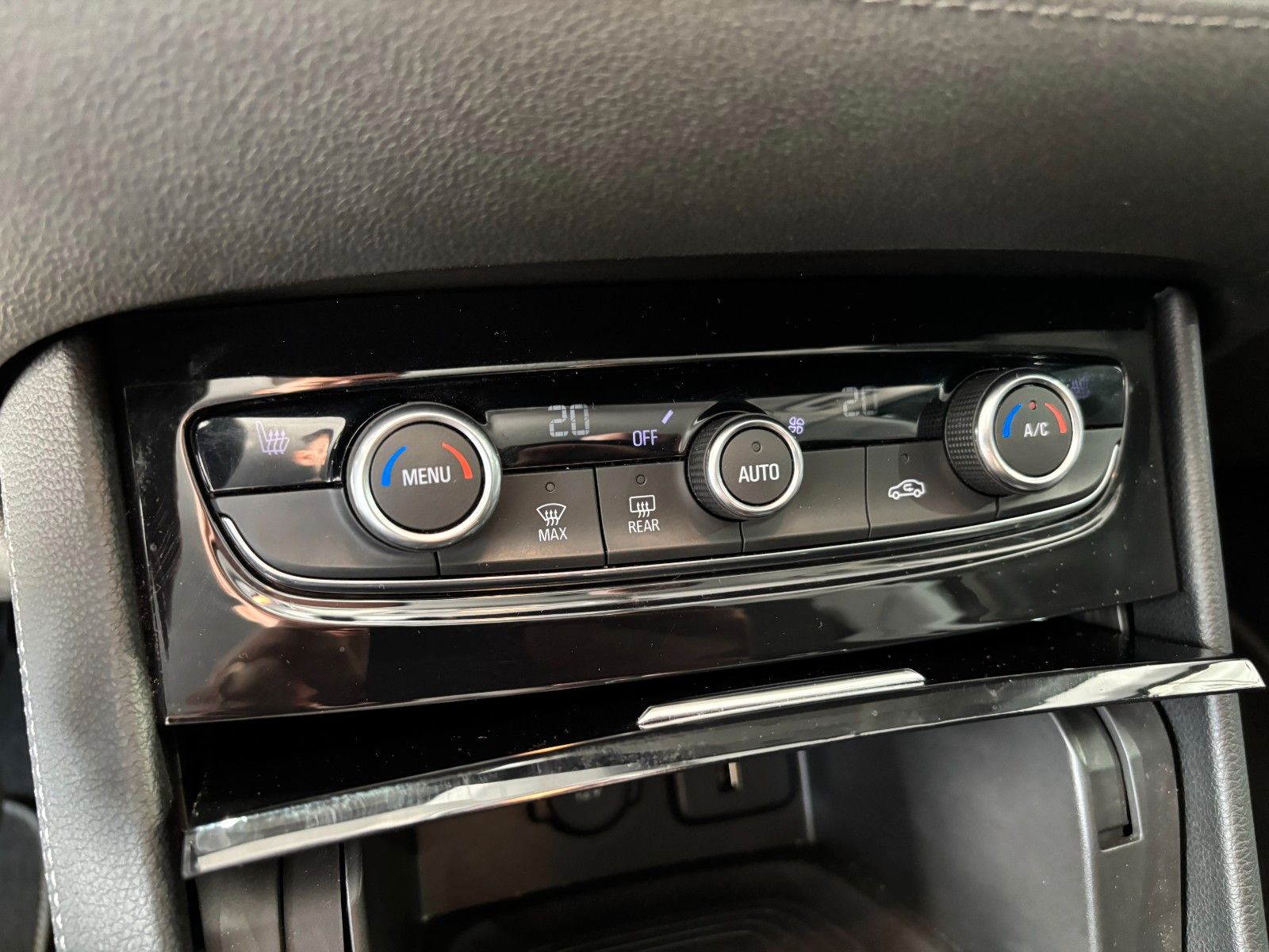 Fahrzeugabbildung Opel Grandland (X) *Klimaauto.*PDC*SHZ+L-Heizung*ACC