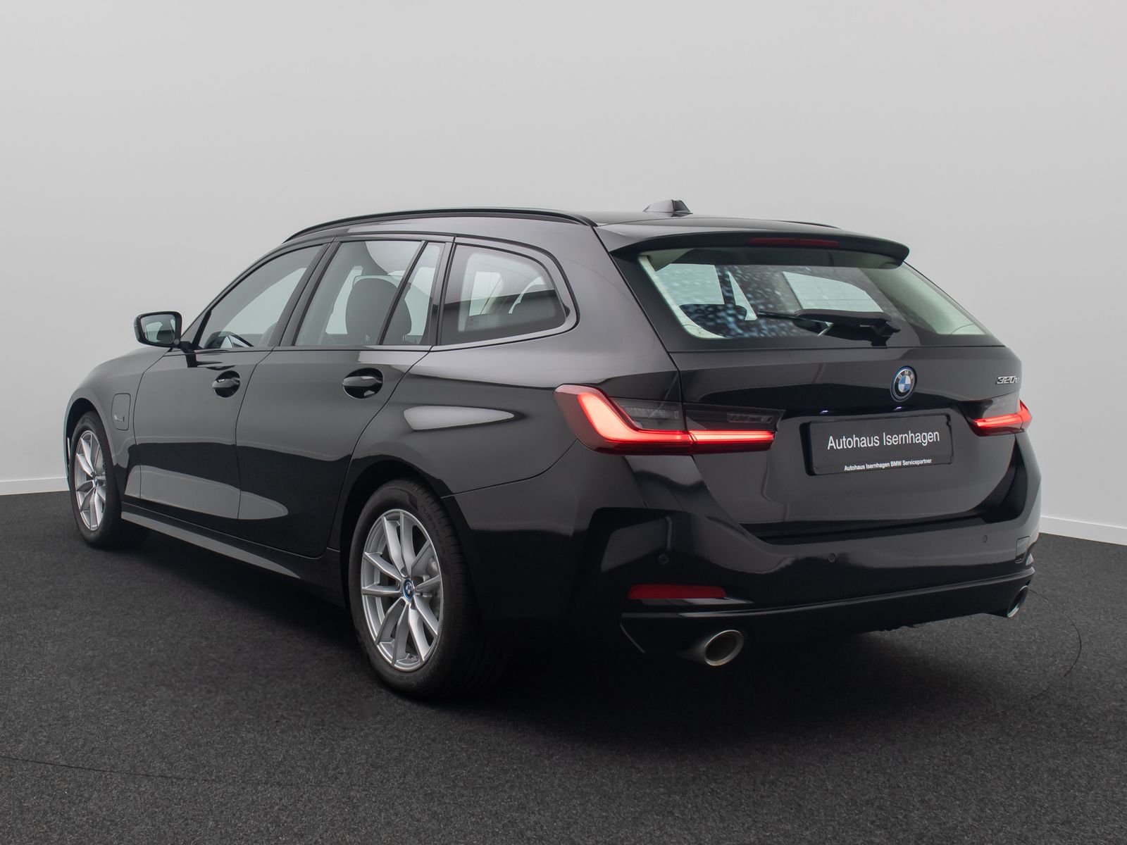 Fahrzeugabbildung BMW 320e GeschwindigReg AHK HiFi PDC CockpitPlus DAB