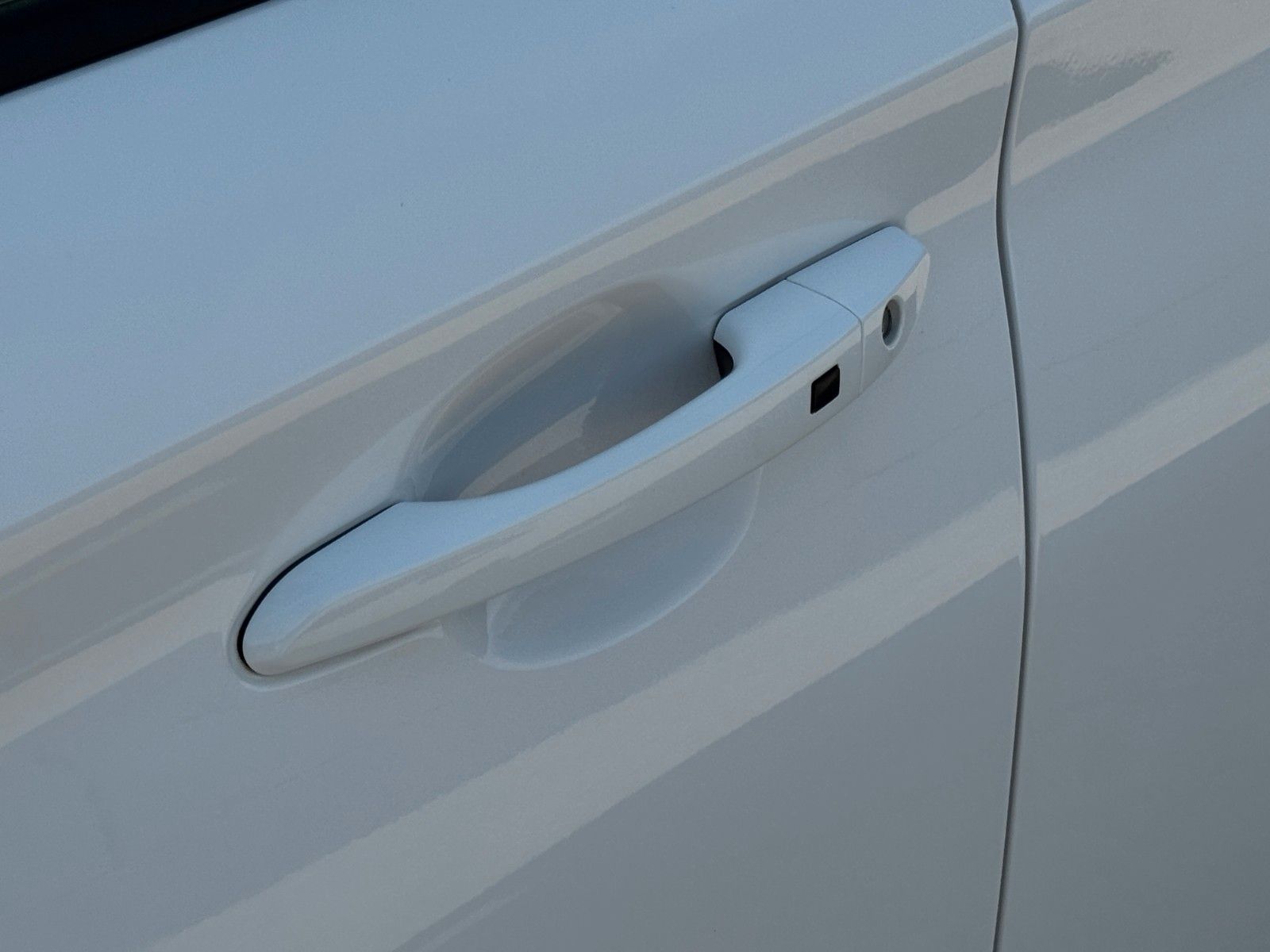 Fahrzeugabbildung Hyundai KONA E Select SHZ LHZ LKA ACC Navi CarPlay Wifi