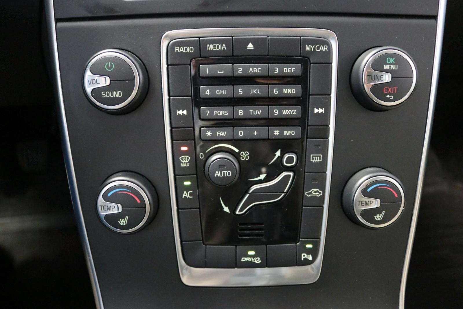 Volvo V60 2011 — photo 26