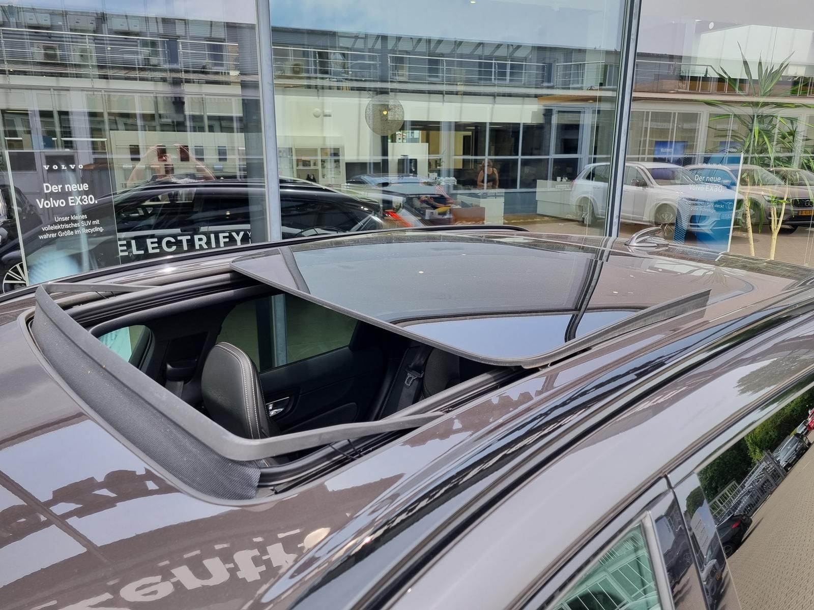 Fahrzeugabbildung Volvo XC60 B5 AWD Ultimate Dark 'Standheizung, 360Cam'