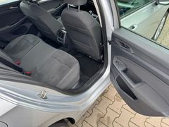 Fahrzeugabbildung Volkswagen Golf VIII Lim. Life LED Navi Sitzh Massage ACC