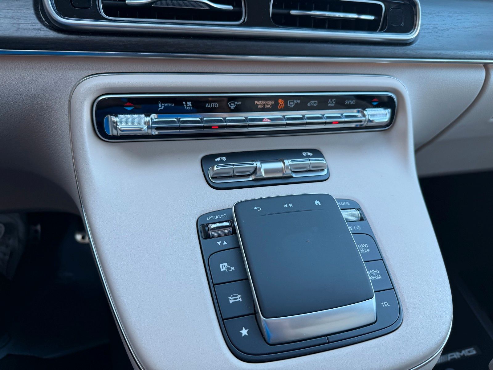 Fahrzeugabbildung Mercedes-Benz V 220 d AVA AMG AHK2,5to DISTRONIC 360Kamera