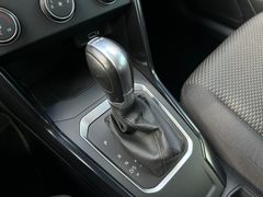 Fahrzeugabbildung Volkswagen T-Roc 1.5 TSI DSG Sitzheizung PDC Bluetooth