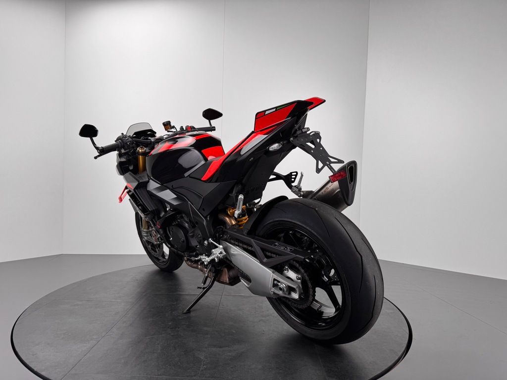 Fahrzeugabbildung Aprilia TUONO V4 FACTORY *1. HAND *NEUWERTIG