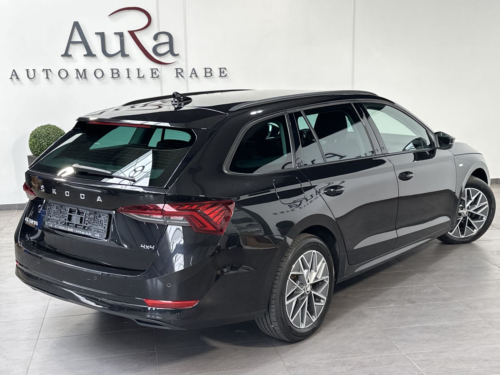 Fahrzeugabbildung SKODA Octavia Combi 4x4 Ambition NAV+LED+AHK+KESSY+ACC