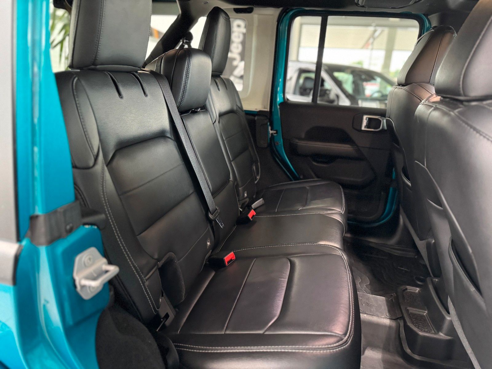 Fahrzeugabbildung Jeep Wrangler 2.2 CRDi Sahara Overland "SkyOne AHK"