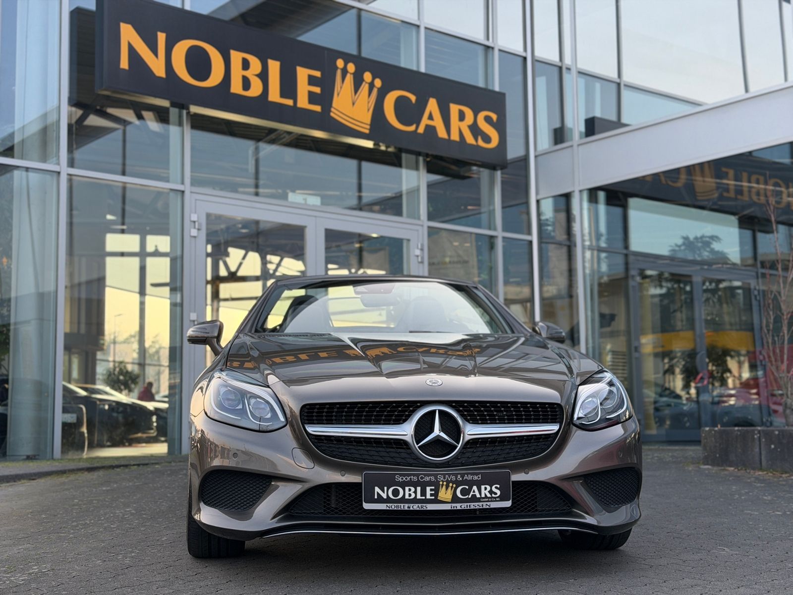 Fahrzeugabbildung Mercedes-Benz SLC 200 LED NAVI ALU