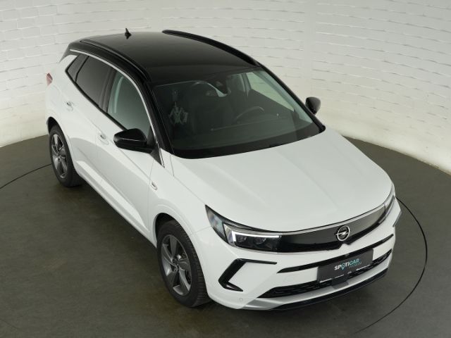 Grandland ELEGANCE AT+LED MATRIX+NAVI+360 GRAD K