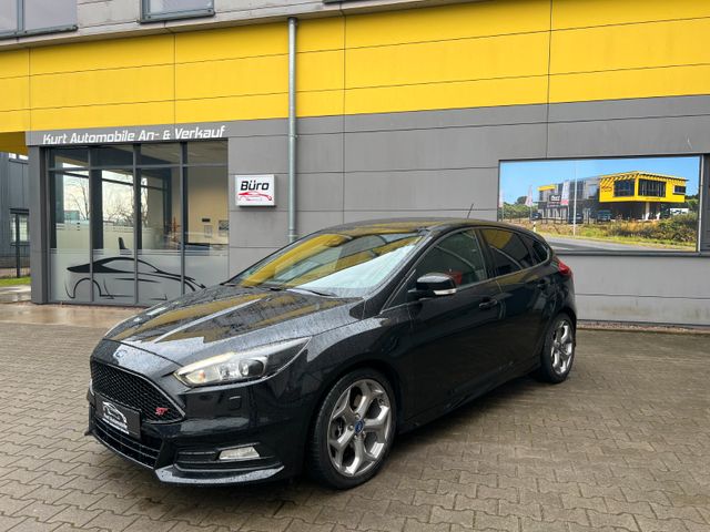 Ford Focus  ST RECAROSITZHE/LENKRADHEIZUNG/LEDER/LED*