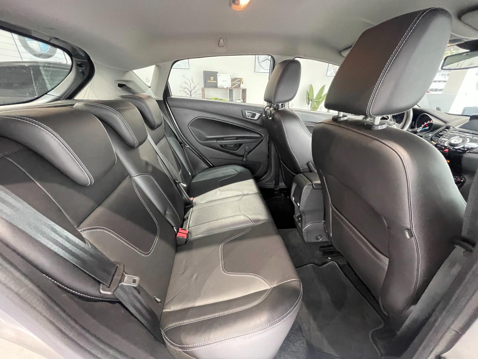 Ford Fiesta Titanium SHZ/8-Fach/Keyless-Go/HU+TÜV NEU