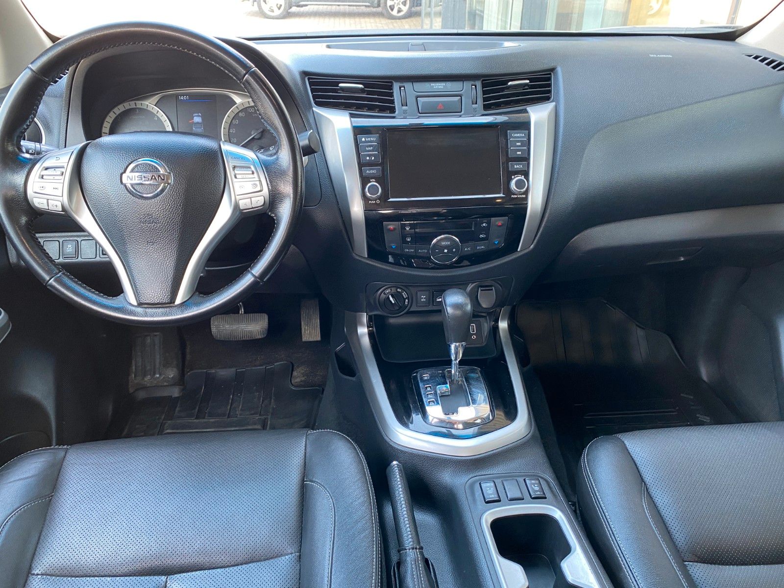 Fahrzeugabbildung Nissan Navara Tekna 4x4 DOKA+NAVI+SHZ+TÜV-NEU