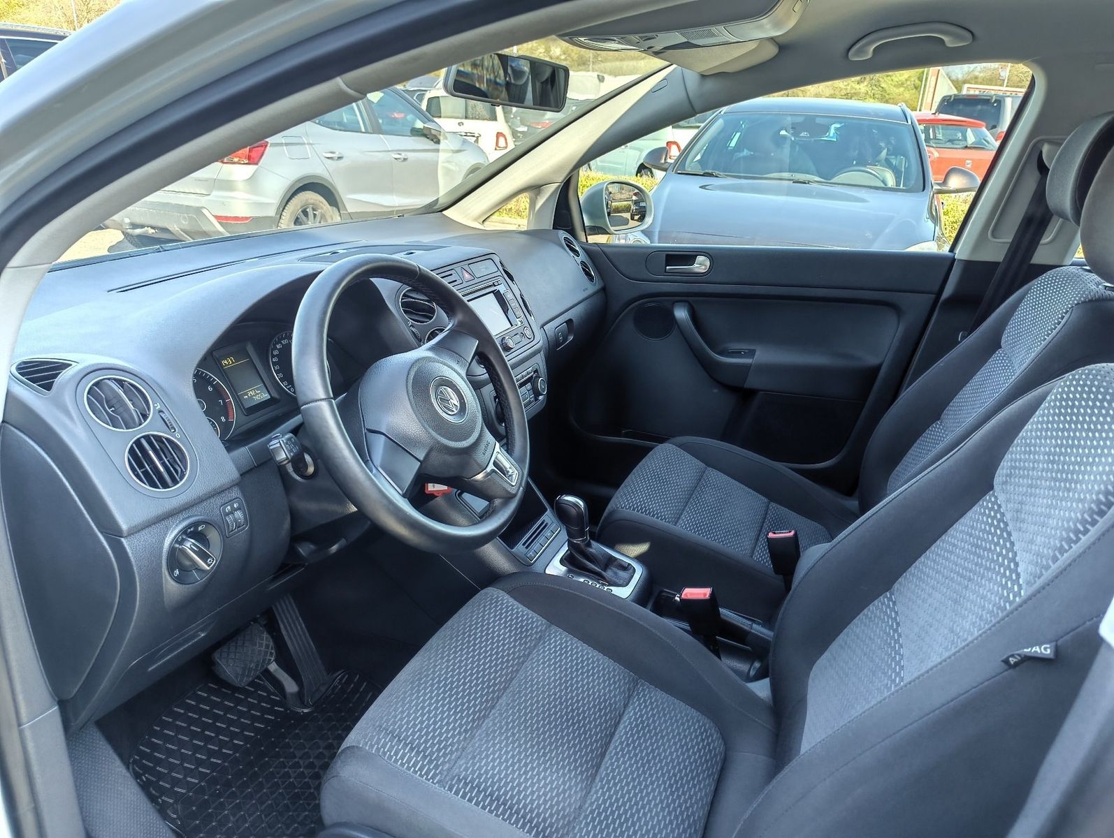 Fahrzeugabbildung Volkswagen Golf VI Plus Comfortline 1.4 TSI DSG + SHZ + A/C