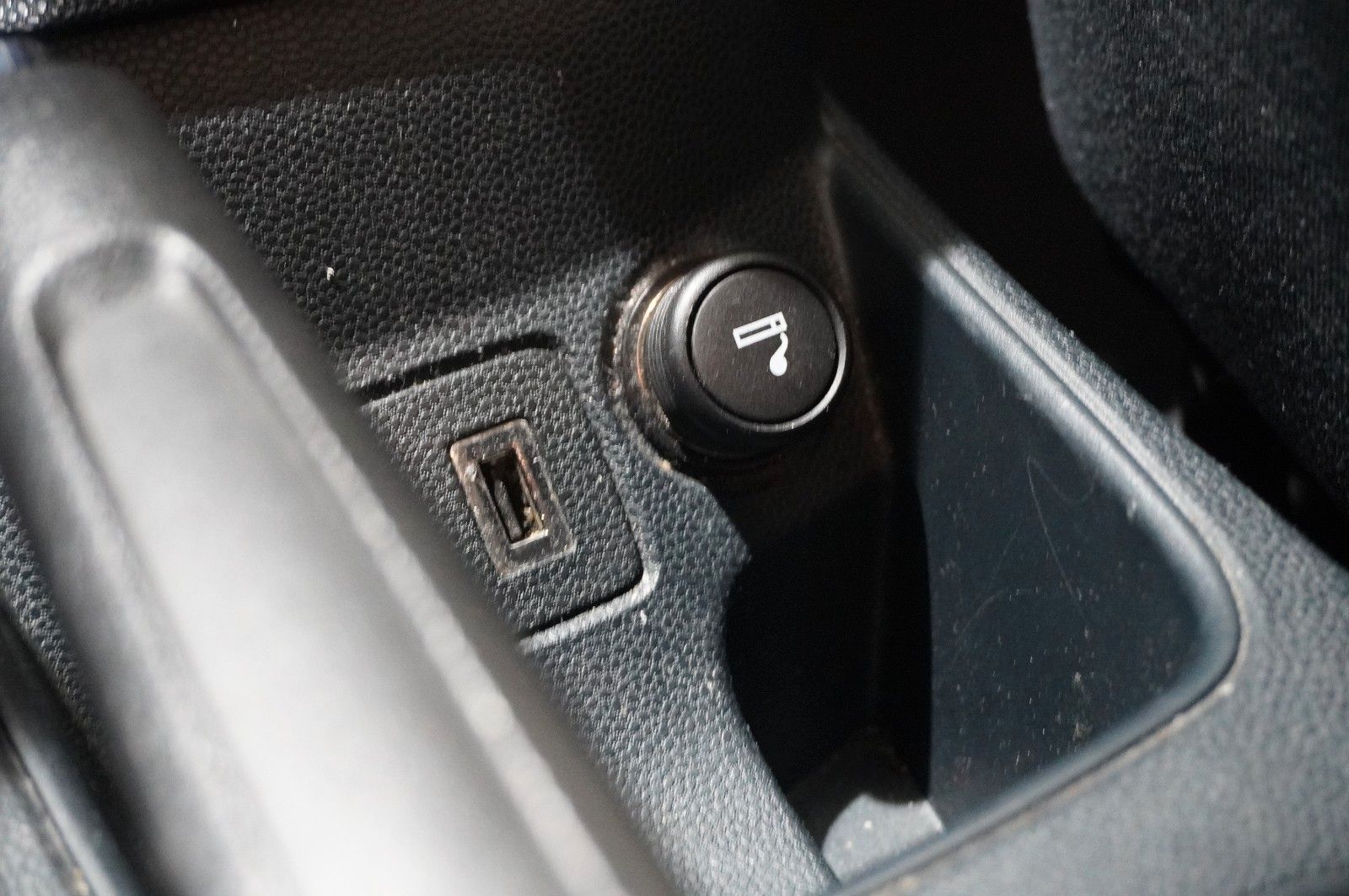 Fahrzeugabbildung Ford Fiesta 1.3 CHAMPIONS EDIT. 3-TÜR KLIMA/SHZ/USB