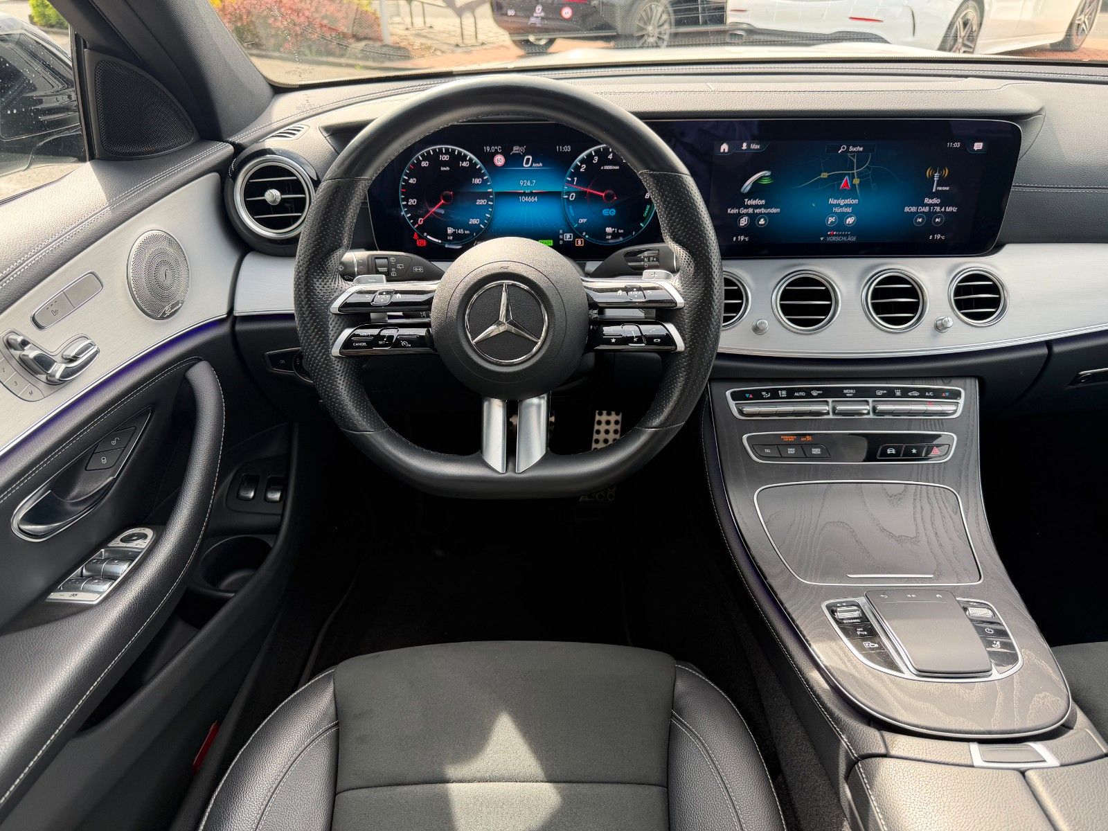 Fahrzeugabbildung Mercedes-Benz E 300e T AMG+Pano+Burm+Distr+HUD+360