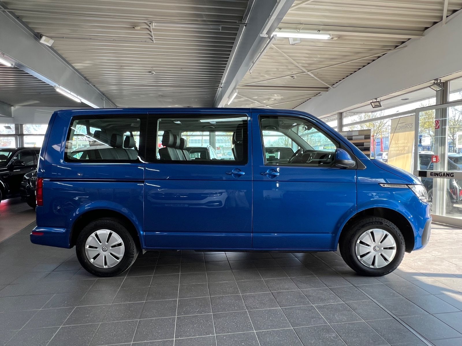 Volkswagen T6.1 2.0 TDI Caravelle Comfortline SH+AHK+LS+8S