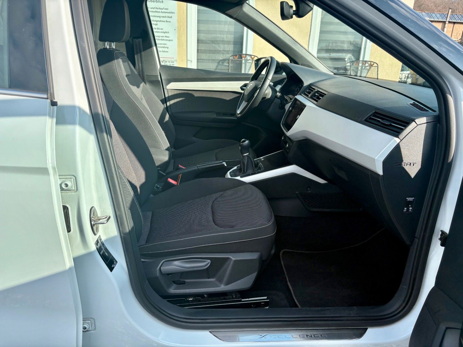 Fahrzeugabbildung SEAT Arona 1.0 Xcellence 85kW Navi SHZ PDC 1.HAND