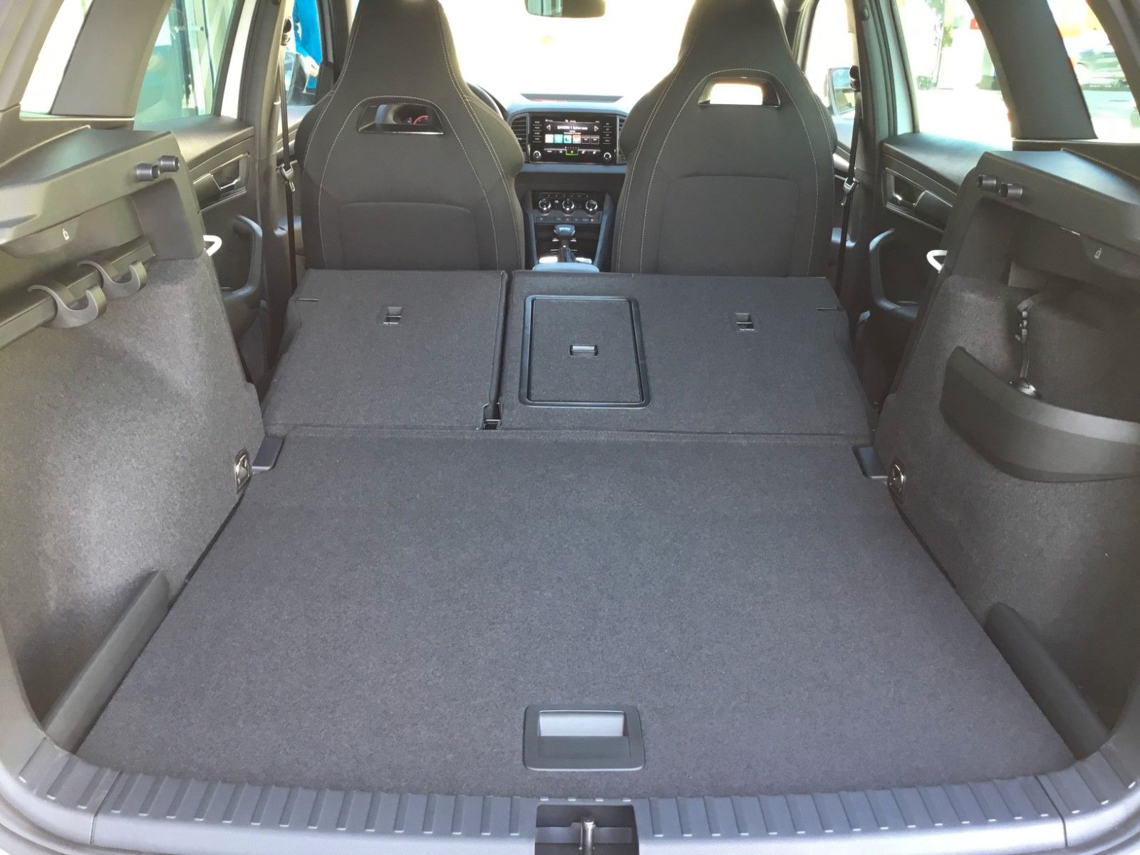Fahrzeugabbildung SKODA Karoq 2.0l TSI DSG 4x4 Sportline+Pano+Standheizu