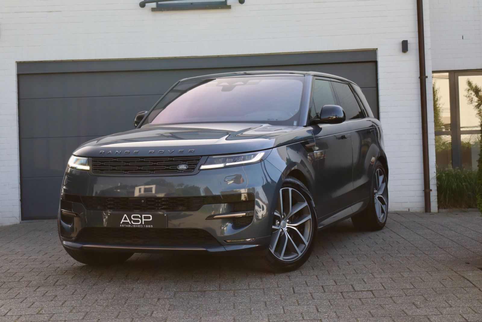 Land Rover Range Rover Sport First Edition