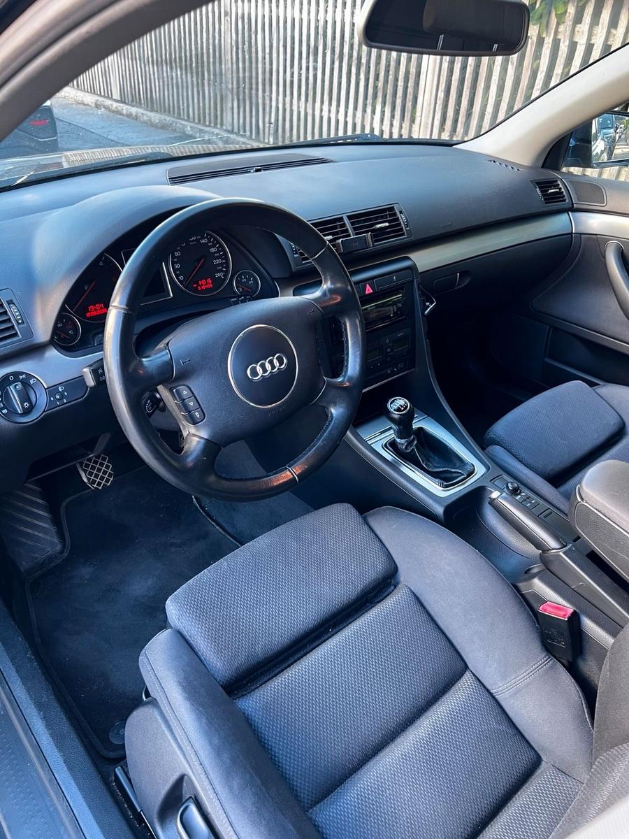 Audi A4 2004 — photo 8