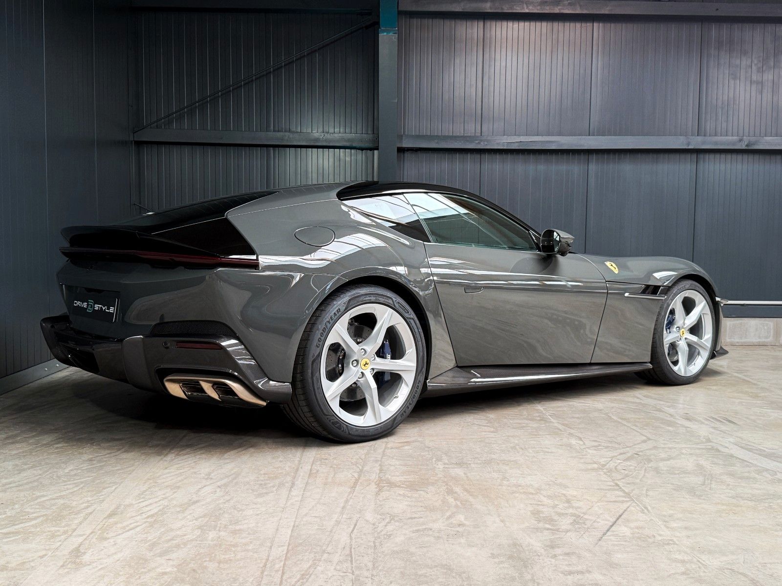Fahrzeugabbildung Ferrari 12Cilindri + 1. Hand + 54 km + Carbon Exterieur