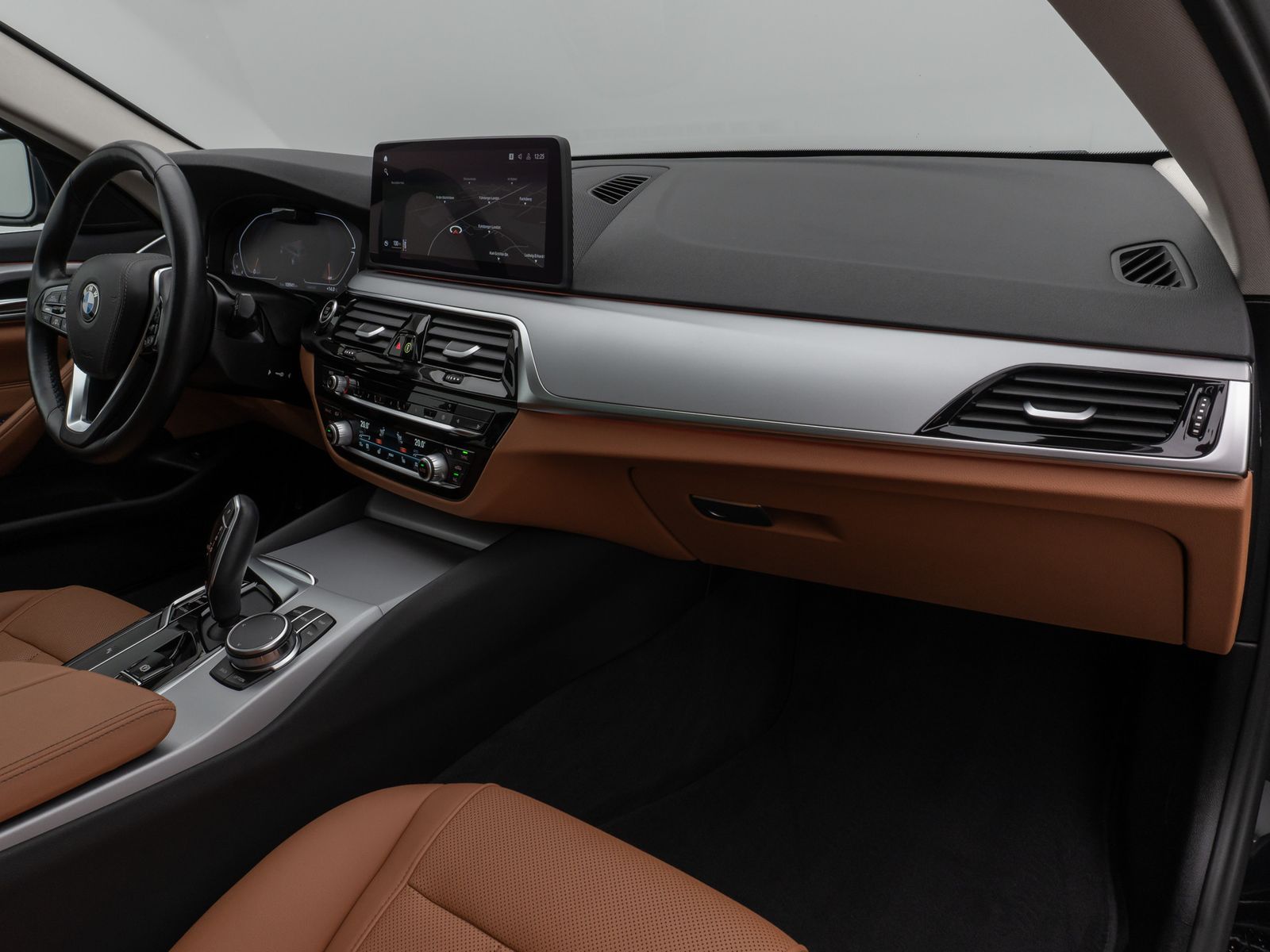 Fahrzeugabbildung BMW 530d  xD Panorama Kamera DAB HiFi AHK Alarm ACC