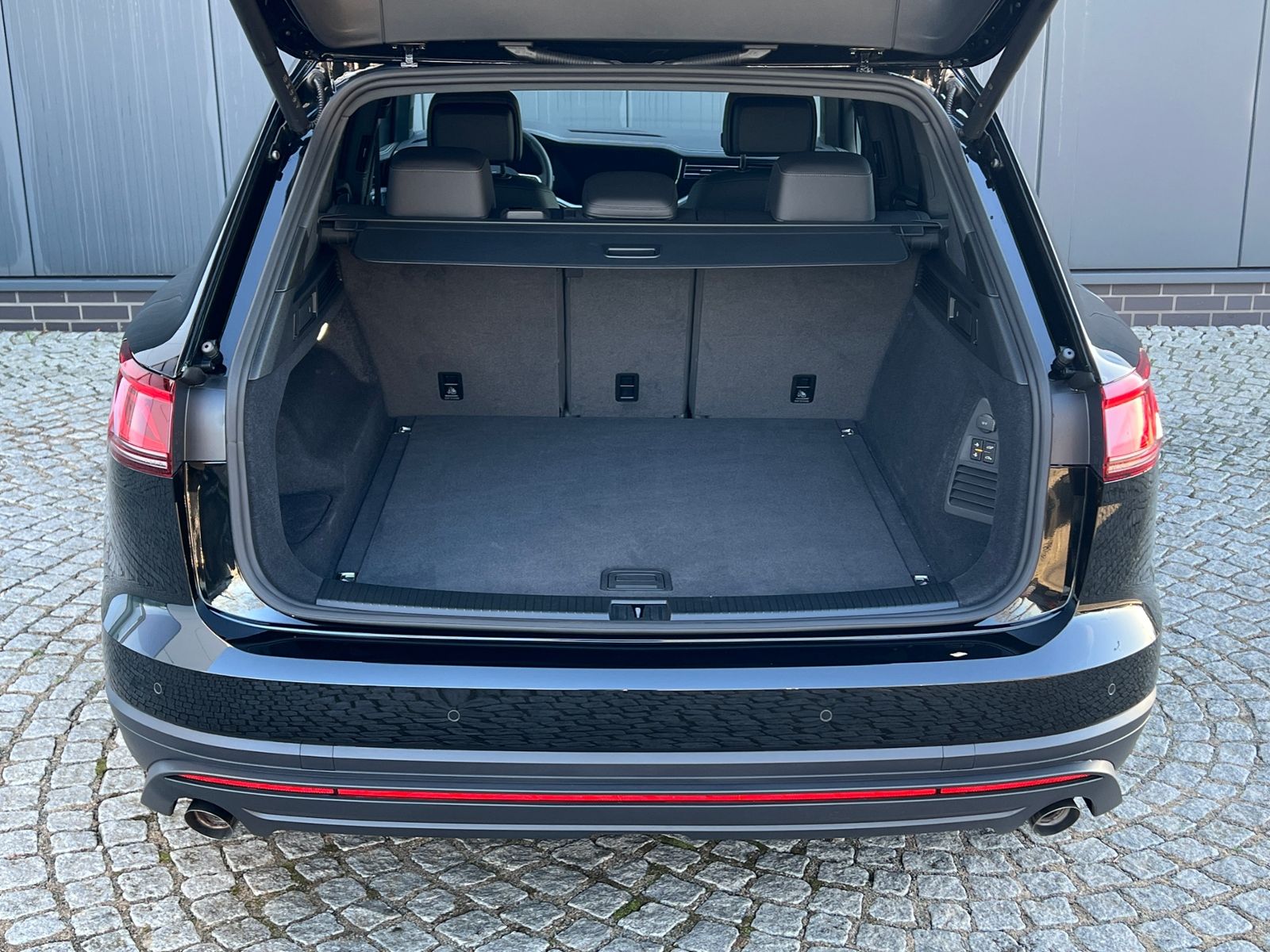 Fahrzeugabbildung Volkswagen Touareg 3.0 TDI 4MOTION *AHK, Luftfederung, 19*-