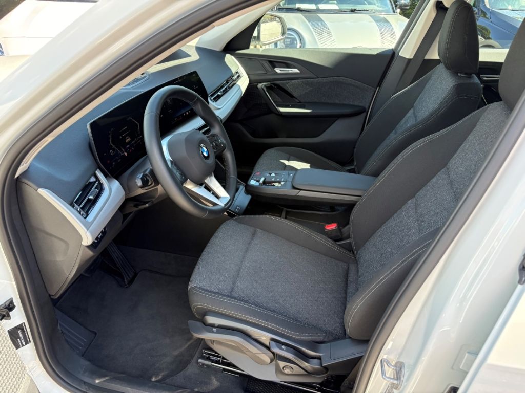BMW X1 sDrive20i HUD AHK Komf-Zug. Alarm adLED FLA D foto 10