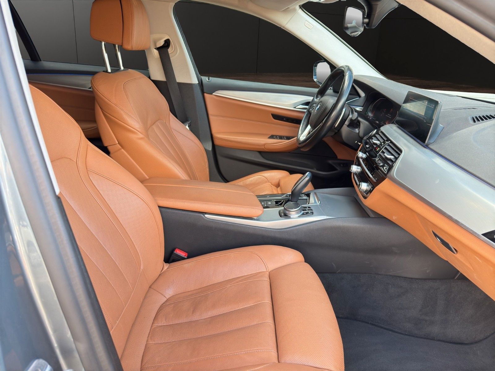 Fahrzeugabbildung BMW 520d Sport Line *Pano*Head-Up*AHK*Kamera*Leder*