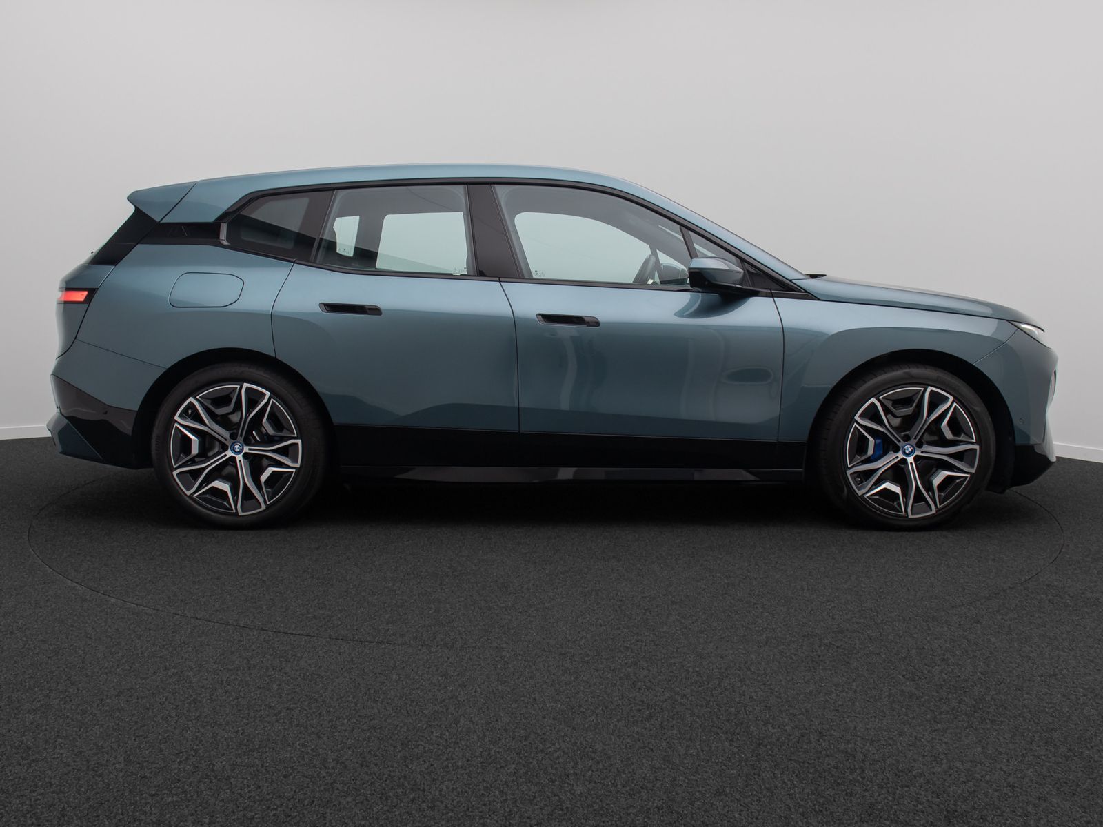 Fahrzeugabbildung BMW iX xD40 Sport AHK SkyLounge 360° DAB H/K 22Zoll