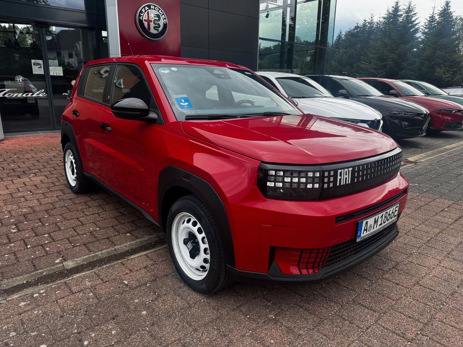 Fahrzeugabbildung Fiat Grande Panda (RED) 44 kWh DAB PDC Elektro