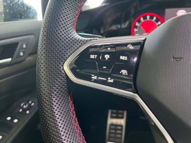 Fahrzeugabbildung Volkswagen Golf 2.0 TSI DSG GTI LEDER AHK NAVI IQ.LIGHT KAM
