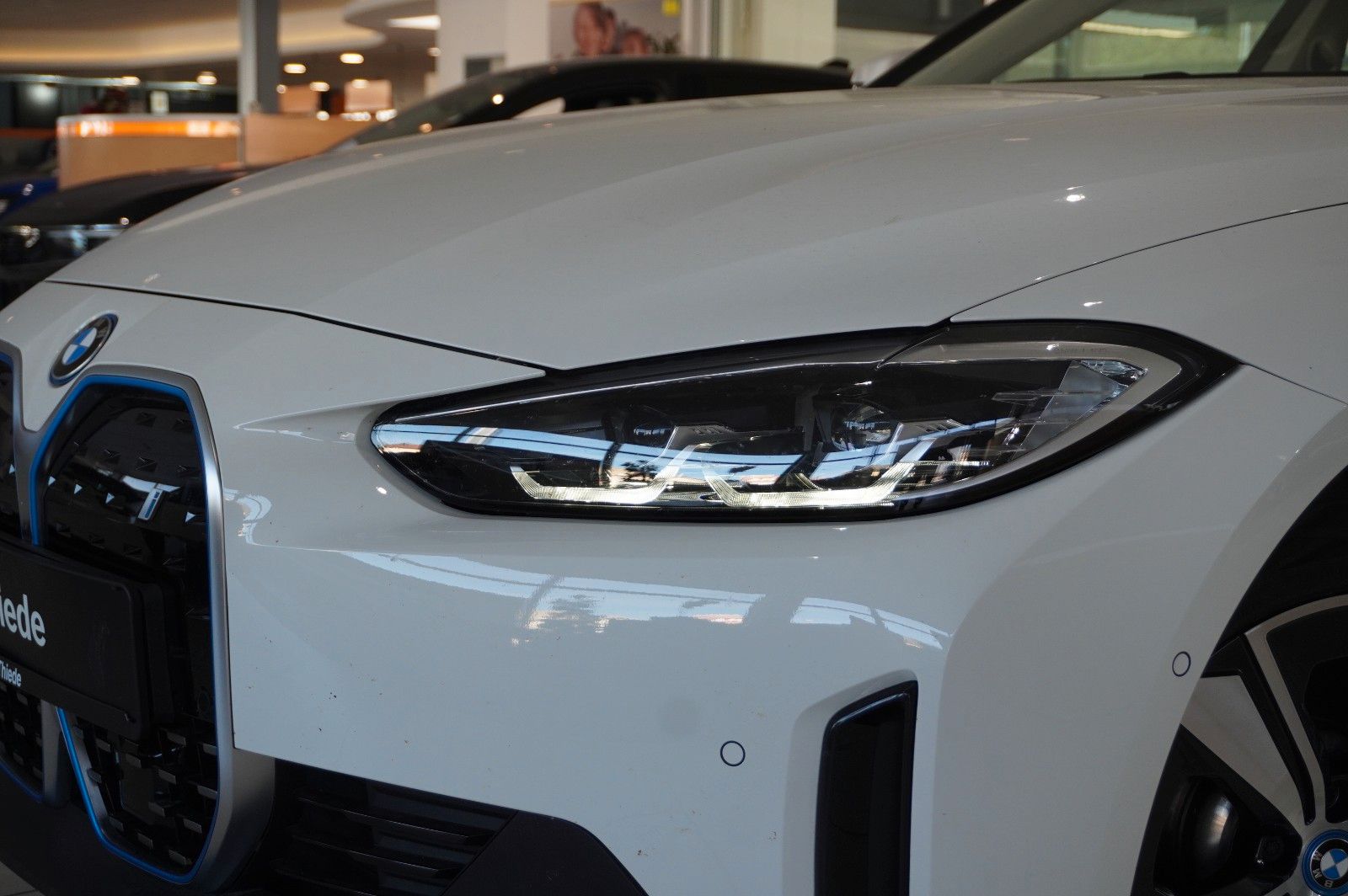 Fahrzeugabbildung BMW i4 Gran Coupe 35 eDrive 70KWH NAVI/KAMERA/SPORT