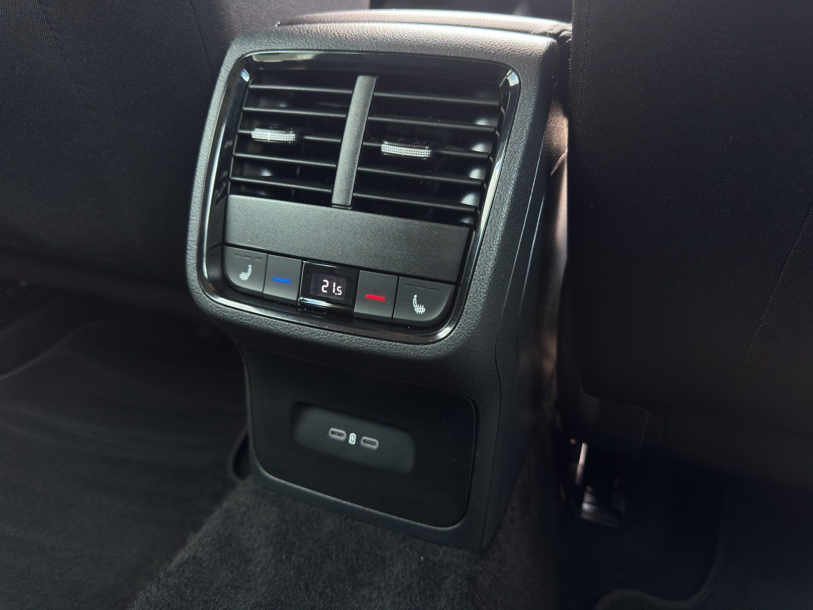 Fahrzeugabbildung SKODA Octavia 2.0 TDI DSG Selection/AHK/KAMERA/ACC/