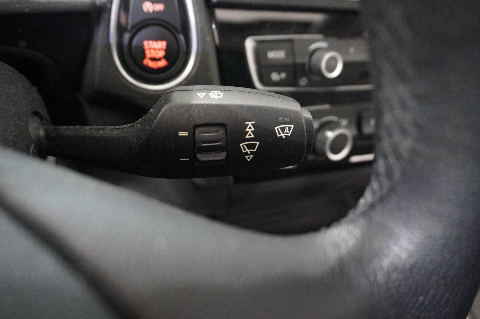 Fahrzeugabbildung BMW 220i COUPE SPORT LEDER/SHZ/PDC/USB/SCHIEBEDACH