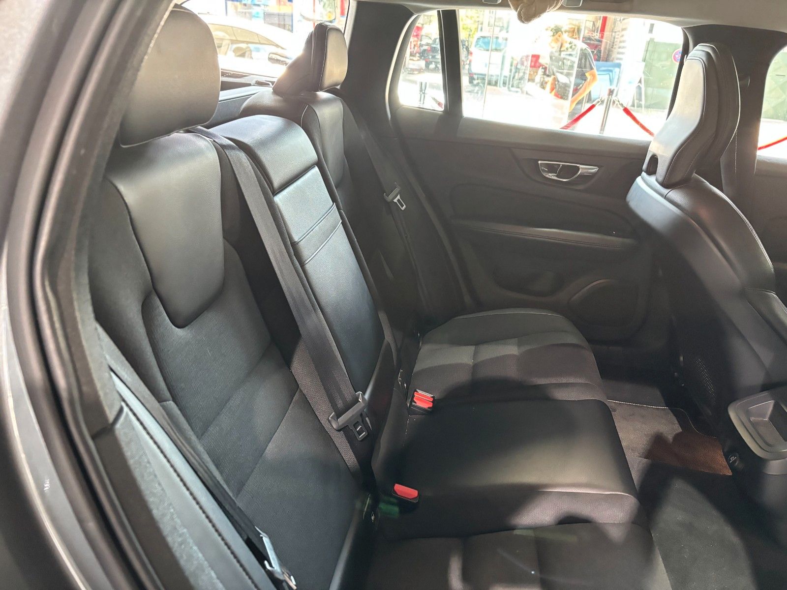 Fahrzeugabbildung Volvo V60 Momentum /KAMERA/LED/SHZ/ACC+/NAVI