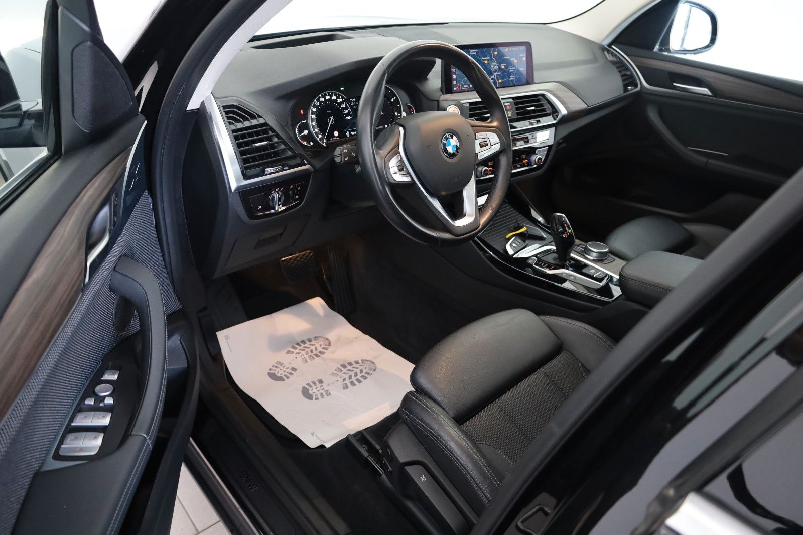 Fahrzeugabbildung BMW X3 xDrive 20d Advantage,Leder,Navi,HUD,PanoD,AHK