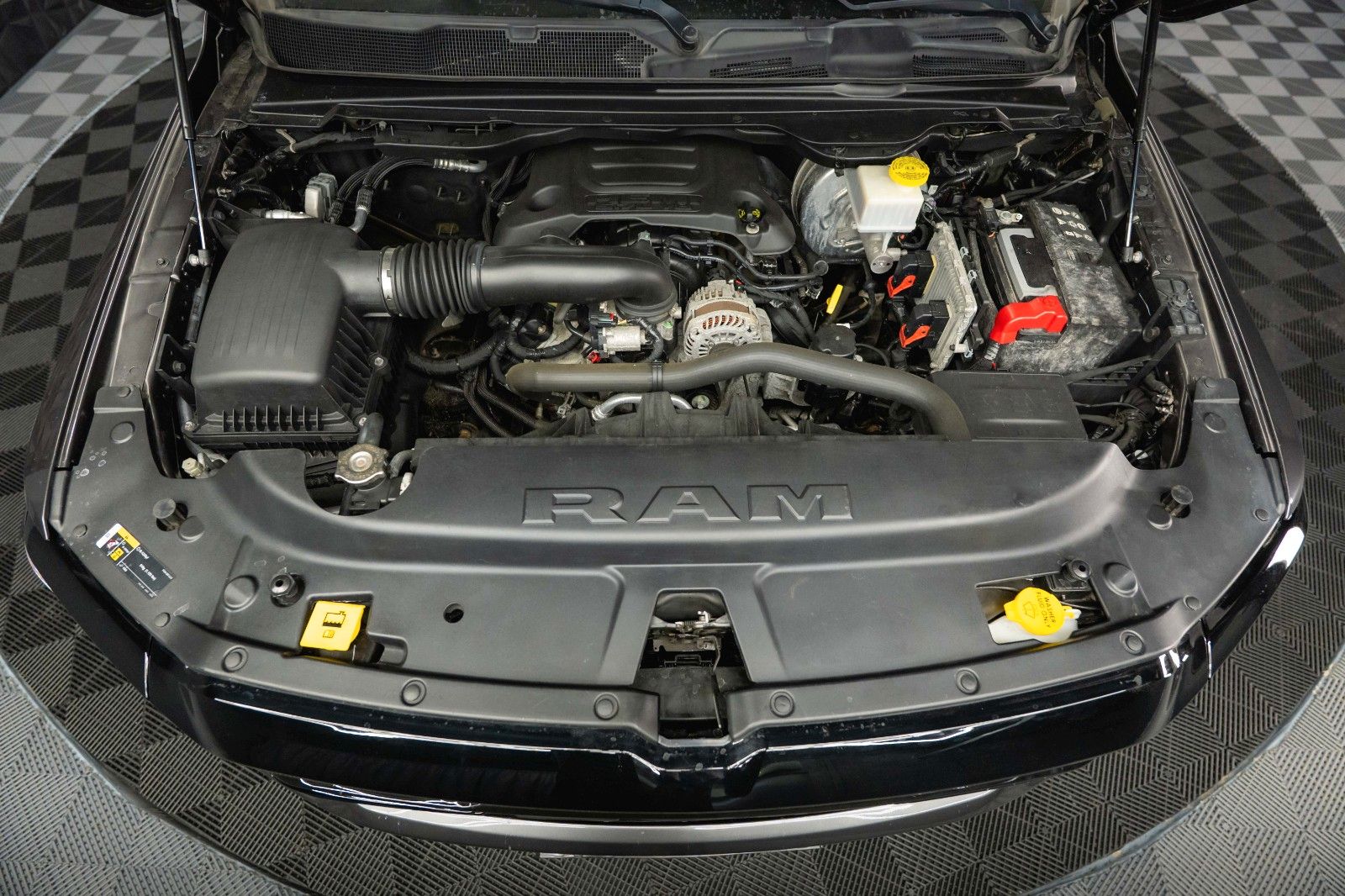 Fahrzeugabbildung Dodge RAM 5.7 V8 HEMI 4x4 OFFROAD LONGBED Limited LED