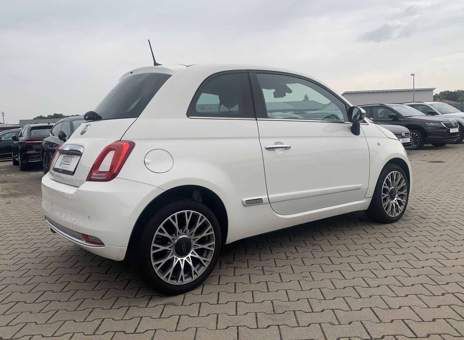 Fahrzeugabbildung Fiat 500 1.2*Star*Leder*CarPlay*SHZ*PDC*Navi*Temp*
