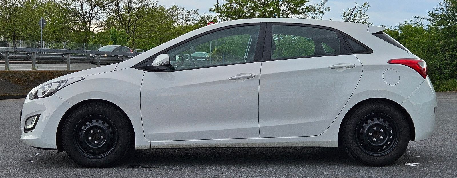 HYUNDAI i30 blue Euro 6 Alufelgen 8-fach bereift