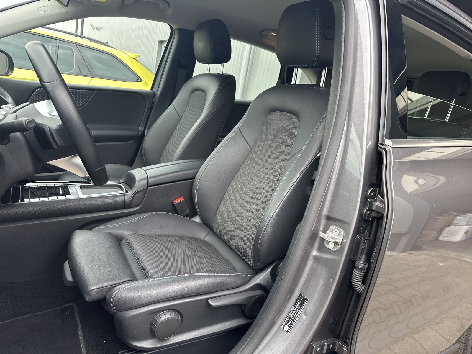 Fahrzeugabbildung Mercedes-Benz B 220d NAV+LEDER+KEYLESS+KAM+WIDESCREEN