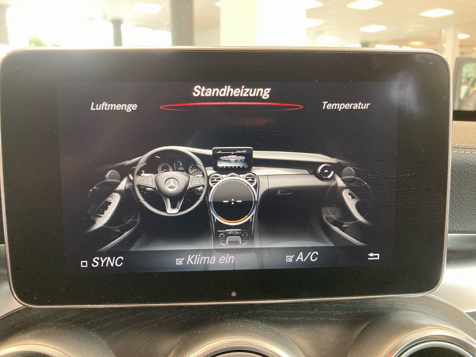Fahrzeugabbildung Mercedes-Benz C 300 T AMG*Distronic*Standheiz*Pano*Sitzklima*