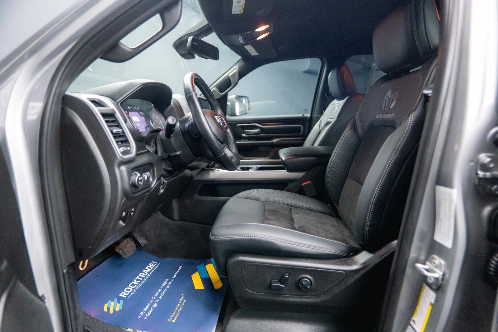 Fahrzeugabbildung Dodge RAM 5.7 V8 HEMI 4x4 OFFROAD Night-Paket *LED*