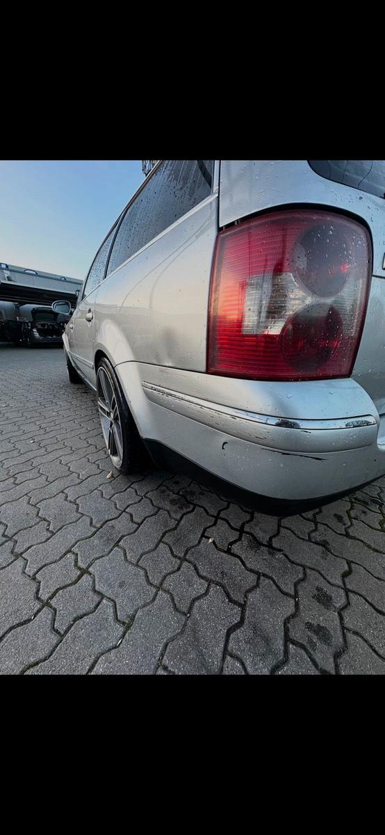 Volkswagen Passat 2004 — салон