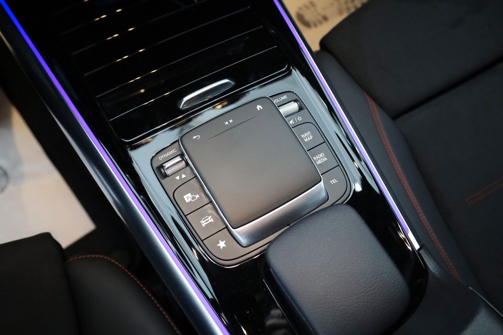 Fahrzeugabbildung Mercedes-Benz GLA 200, AMG-line, T.Leder,Navi,LED,SH,Kamera