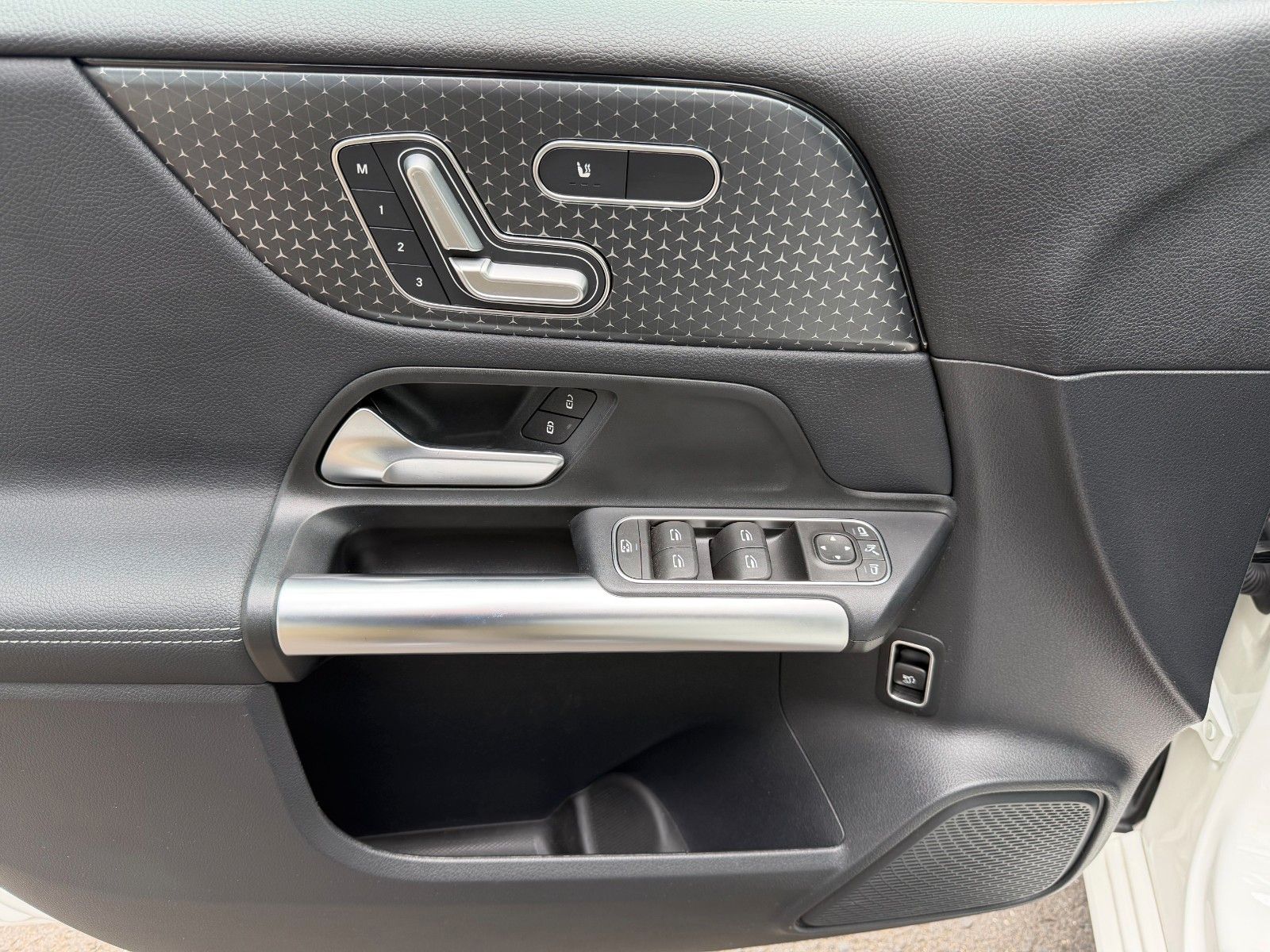 Fahrzeugabbildung Mercedes-Benz B 200 Progressive+AHK+MultiBeam+Memory+RFK+TotW